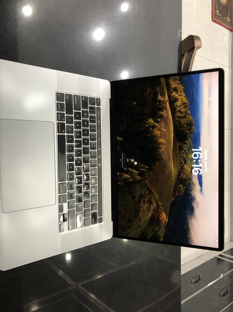 Macbook Pro 2019 16 inches 0