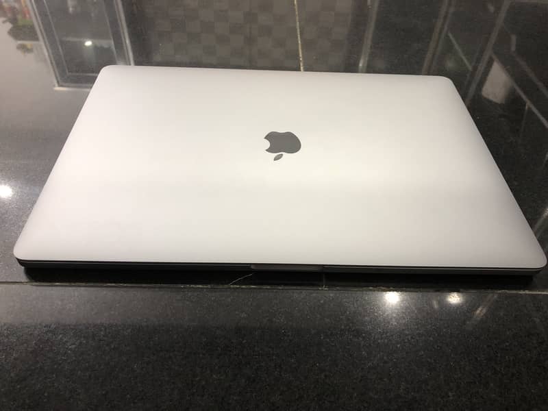 Macbook Pro 2019 16 inches 8