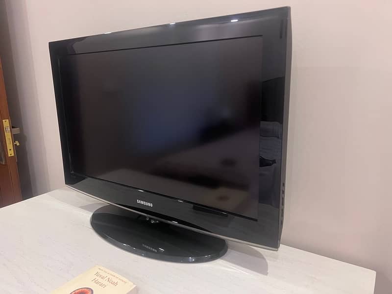 32 Inch Samsung LCD TV Original 1