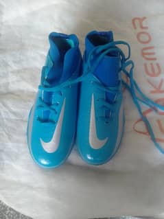 Football shoes for boys