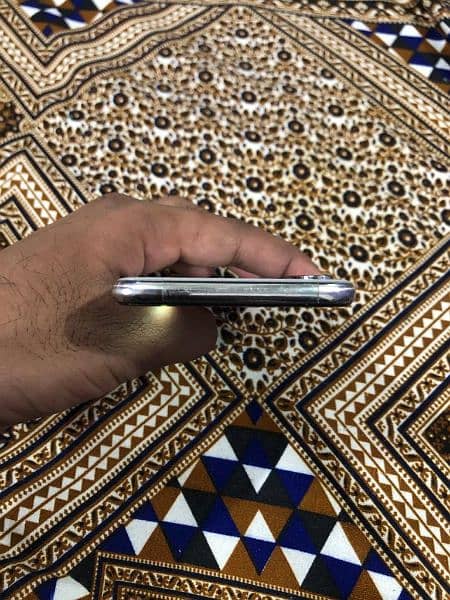 iPhone 256gb with box contact: 03472977044 2