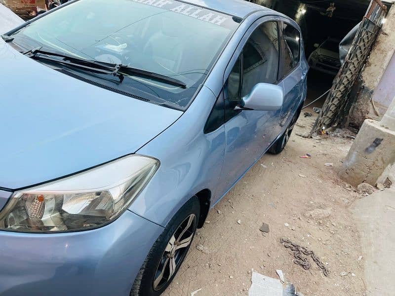 Toyota Vitz 2011/2014 4