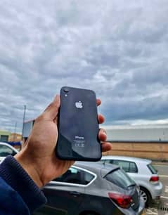 iPhone XR 128gb Factory Unlocked from UK 0