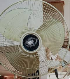 10/10 condition large fan