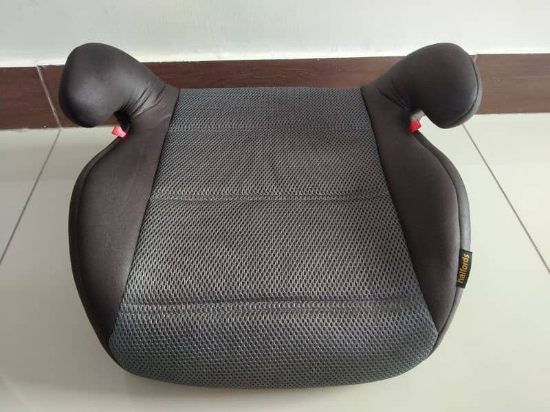 Halfords Group 3 Cushioned Low Back Booster Seat 0