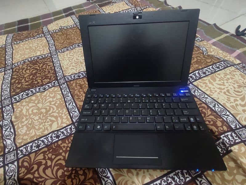 Asus Mini Laptop 1