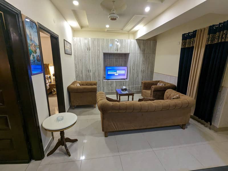 Short time 1 bed furnished Available 3