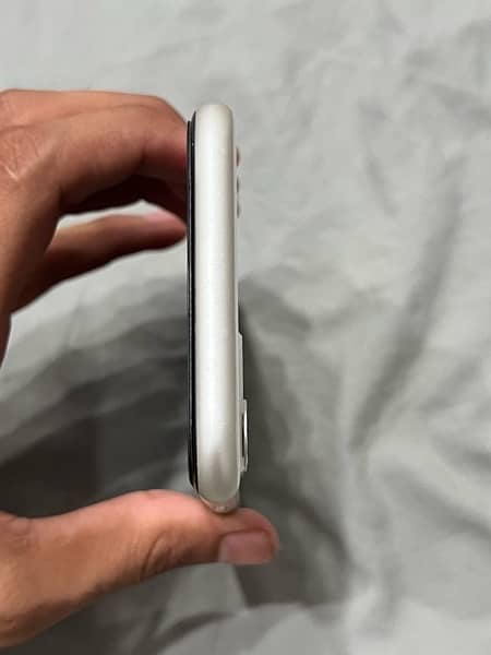 iphone 11 128 GB fu non pta E sim working with box 5