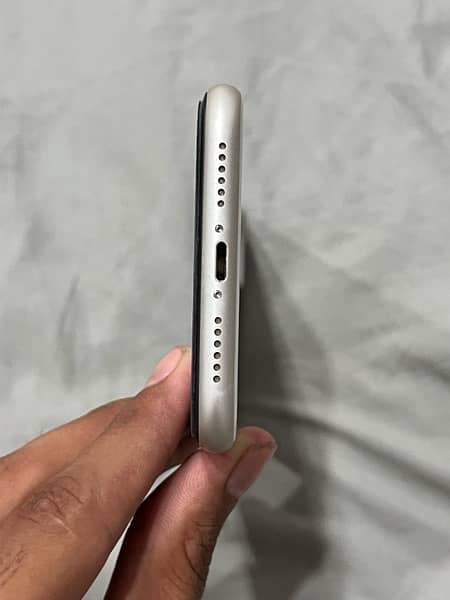 iphone 11 128 GB fu non pta E sim working with box 6