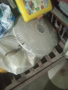 10/10 condition large fan