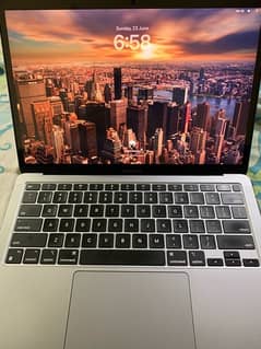 selling MacBook Air M1 8/256