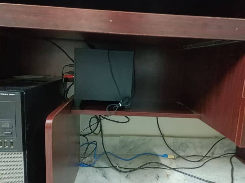 computer table in new condition 4