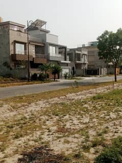 Corner 6 Marla Residential Plot For sale Available In Ferozepur Road