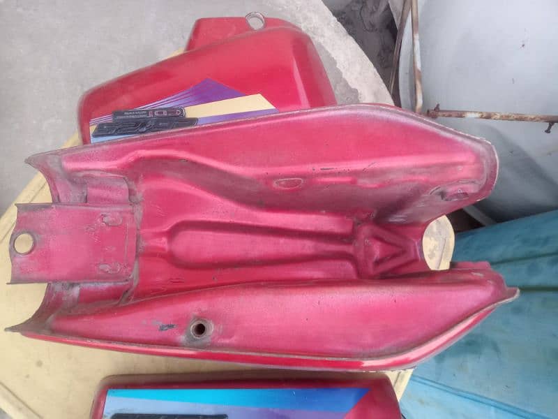 honda 125 fuel tank and side cover 6