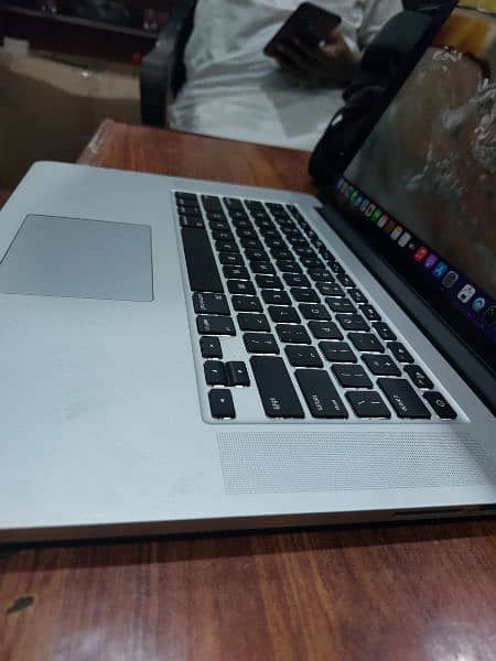 macbook pro 2015 256gb 16gb 1