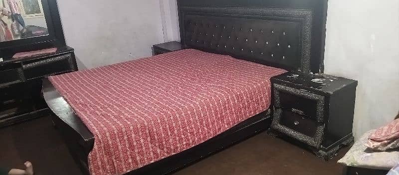 wood bed with side table and dresing 1