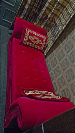 beautiful dewan with 2 cushions