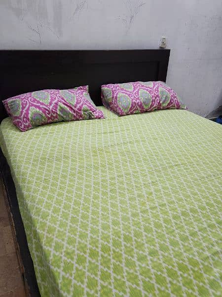 Bed Queen size 5 x 6 2