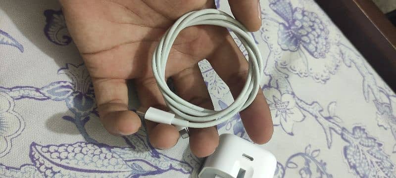 iPhone charger for sale 20 watt with type c to lightning data cable 3