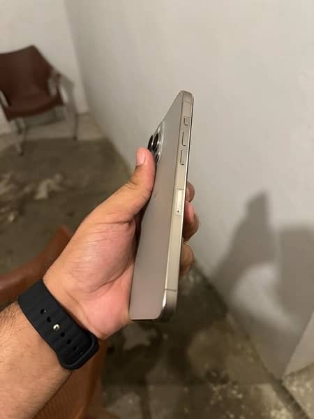 iphone 15 pro max (HK VARIANT) 4