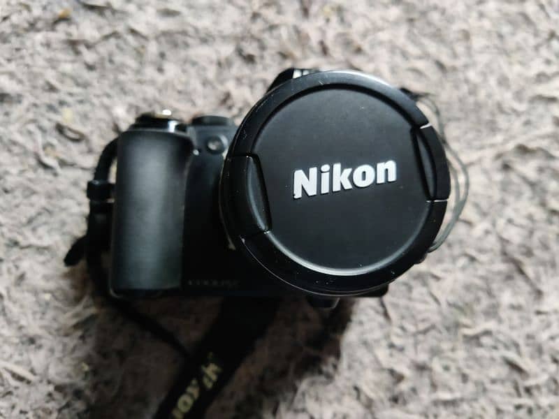 Nikon p90 camera with 4gb memory card charger and bag 1