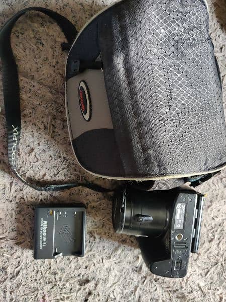 Nikon p90 camera with 4gb memory card charger and bag 2