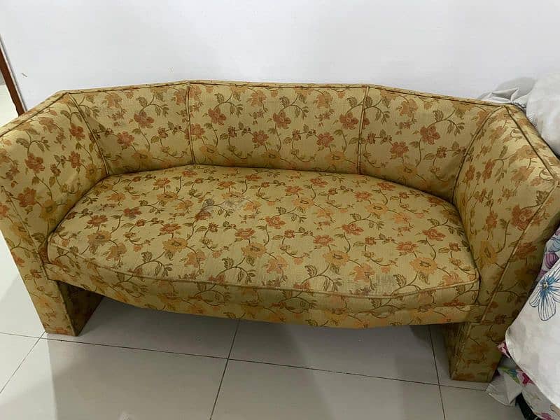 4 seater sofa set with table 1