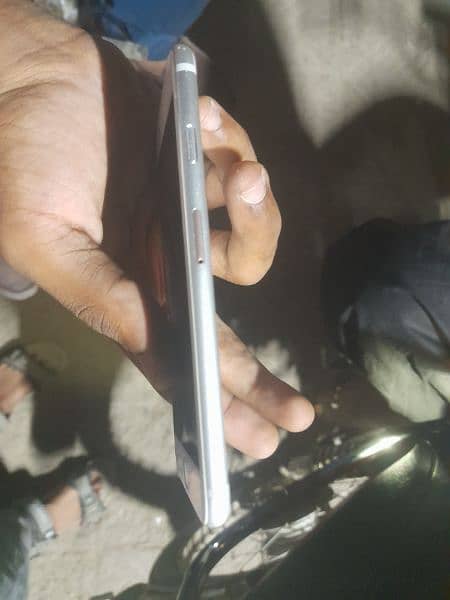 panel damage hai  16 gb ram pta aproved finger ok camera result ok 4