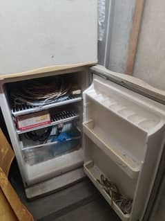 Dawlance refrigerator small