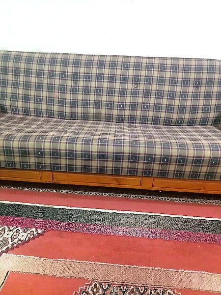 Excellent Condition Diyar wood sofa set 0