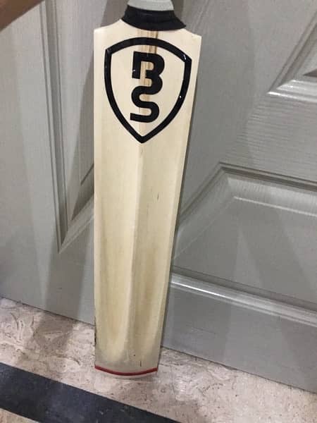 cricket bat new 10/10 price 4000 1