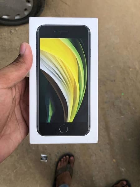 iPhone Se 2020 64GB Black Pta Approved 6