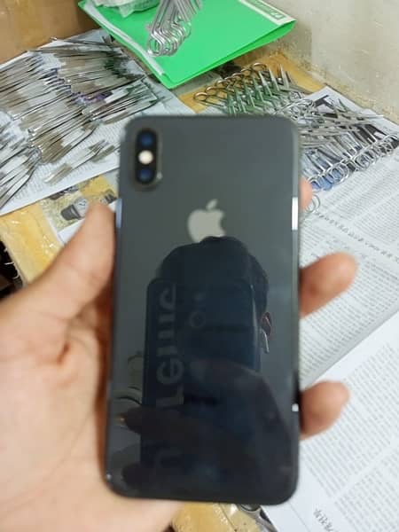 iphone xs pta hai 1