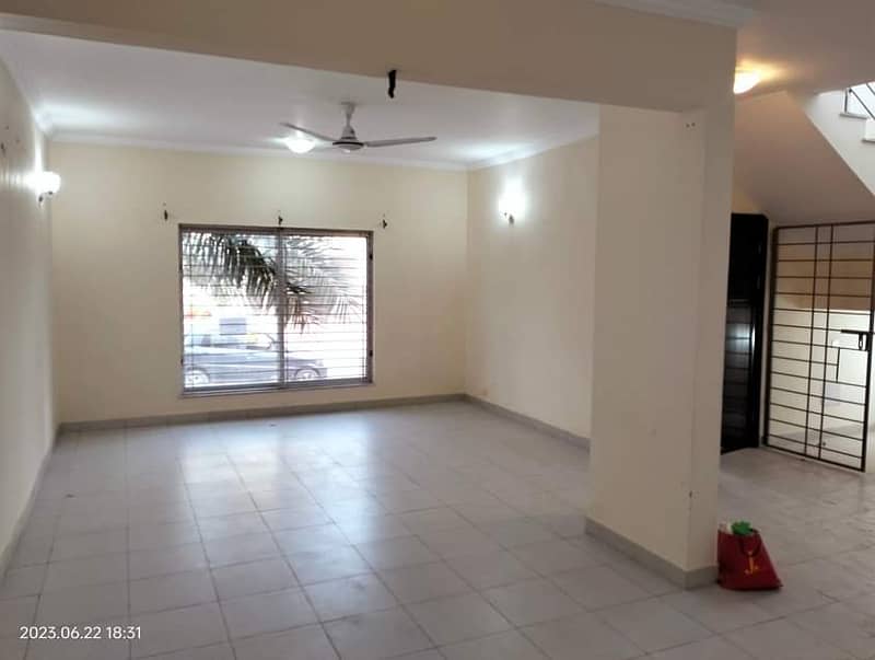 Precinct 10A Villa For Rent 3