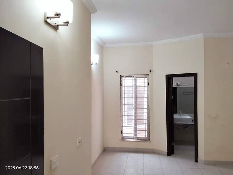 Precinct 11A Villa For Rent 20