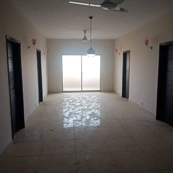 Negotiable ! exclusive 7 rooms corner flat for sale 0