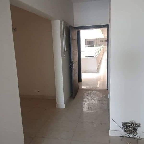 Negotiable ! exclusive 7 rooms corner flat for sale 2