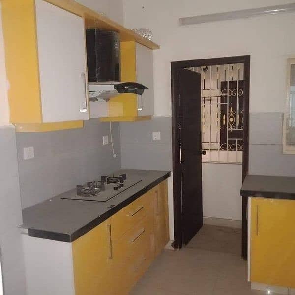 Negotiable ! exclusive 7 rooms corner flat for sale 3