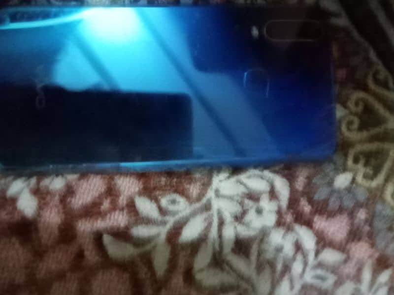 vivo y17 box and charger exchange possible with iphone 4