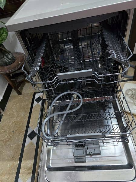 Dishwasher Whirlpool 2