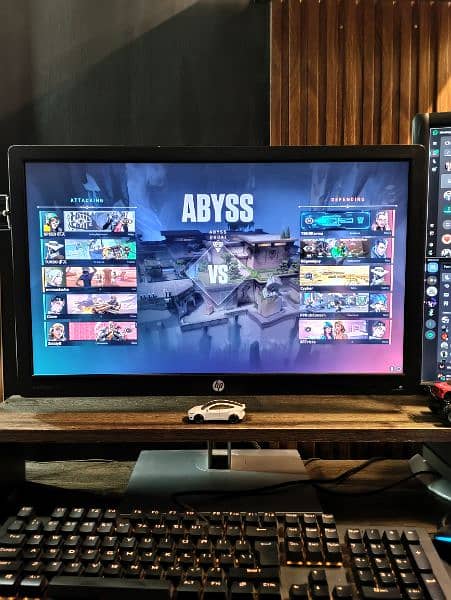 selling 2 monitors 22" 1080p & 17" HP monitors 2