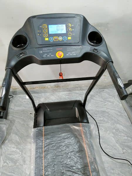 5 STEPS B1 TREADMILL, JUST LIKE NEW 5 MONTHS WARRANTEE REMAINING 1