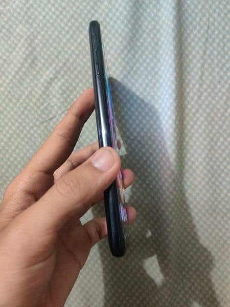 Motorola edge 20 lite condition 10/9 All ok 6+128 urgent sale krna hai 4