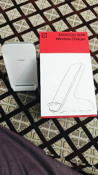 one plus 50 watt wireless charger 2