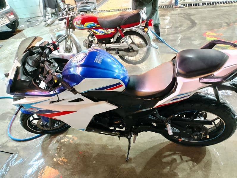 Honda CBR250cc Replica 3