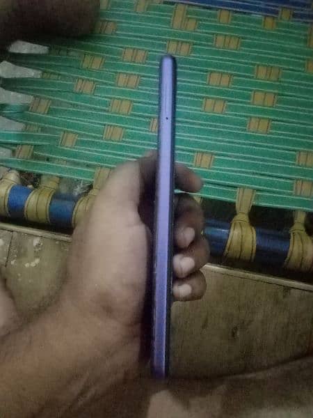 saaf suthra mobile h dabba bhi hai 1