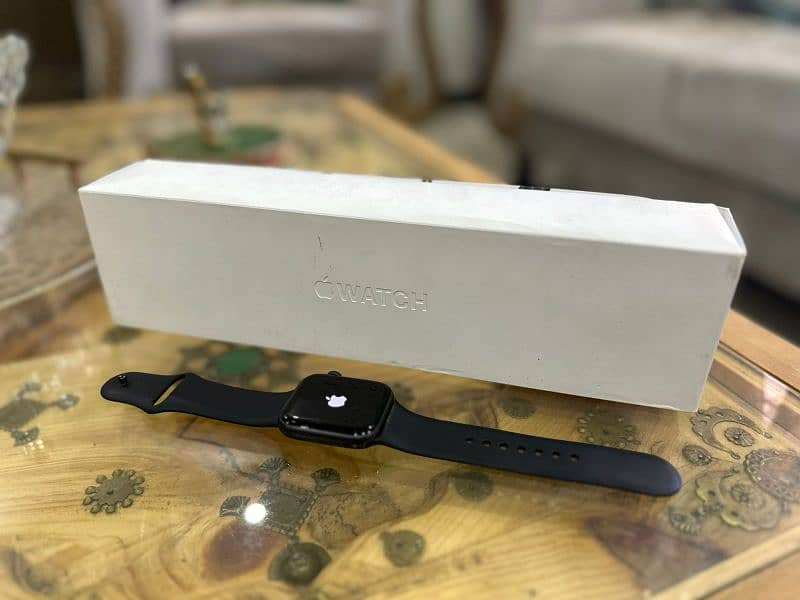 Apple Watch Series 5 44mm Space Gray aluminum case black straps 1