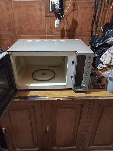 MICRO WAVE OVEN DAWLANCE LARGE SIZE 1