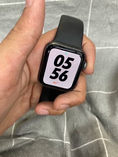 APPLE WATCH SERIES 4 4