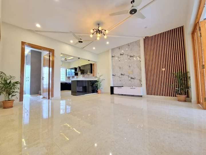 7 MARLA DESIGNER HOUSE FOR RENT 0